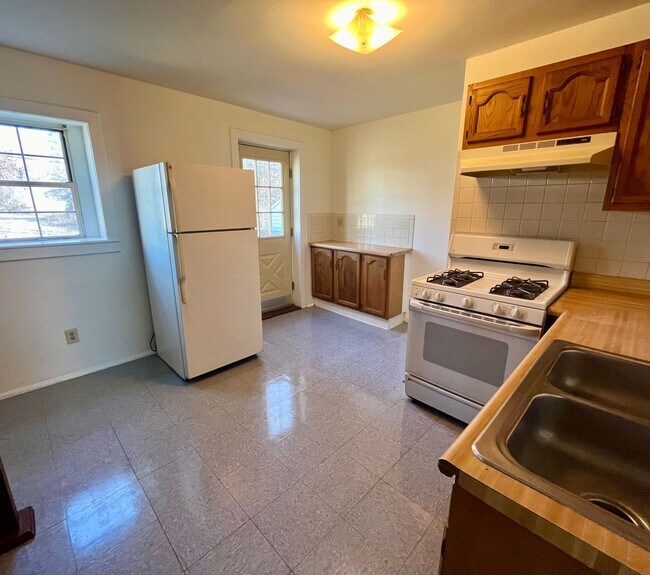 Building Photo - One bedroom with Bonus Room