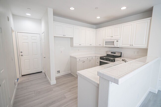 Foto del edificio - Creekside 3 Bedroom Townhome for Rent in V...