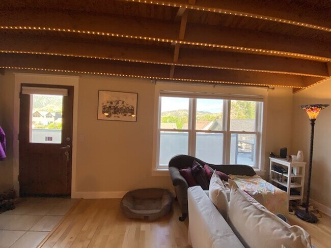 Photo - Luxury 1-Bedroom Condo For Rent Downtown -...