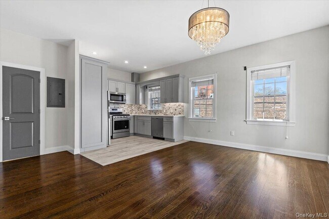 Foto del edificio - 745 E 136th St