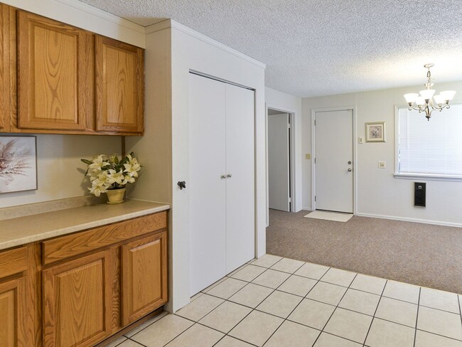 Foto del edificio - Beautiful One Level 2+ Bedroom Cottage in Renton!