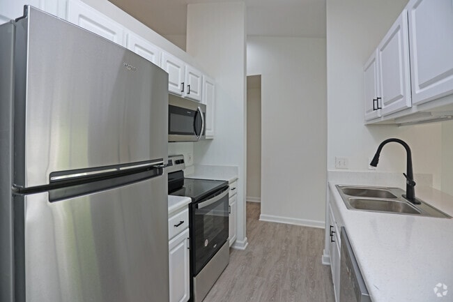 Building Photo - Crescent Oaks