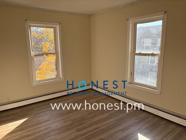 Building Photo - 7 Drummond St