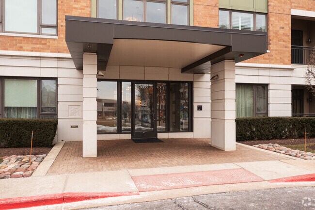 Entrada - The Residences at Burr Ridge Village Center