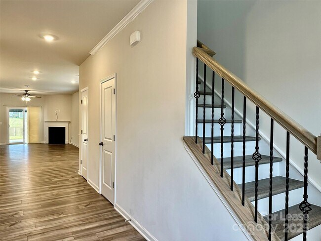 Foto del edificio - 389 Runner Stone Ln