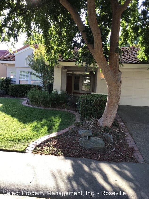 Foto principal - 4 br, 2 bath House - 275 Silberhorn Drive