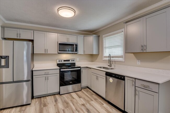 Building Photo - 3602 Kentwood Dr