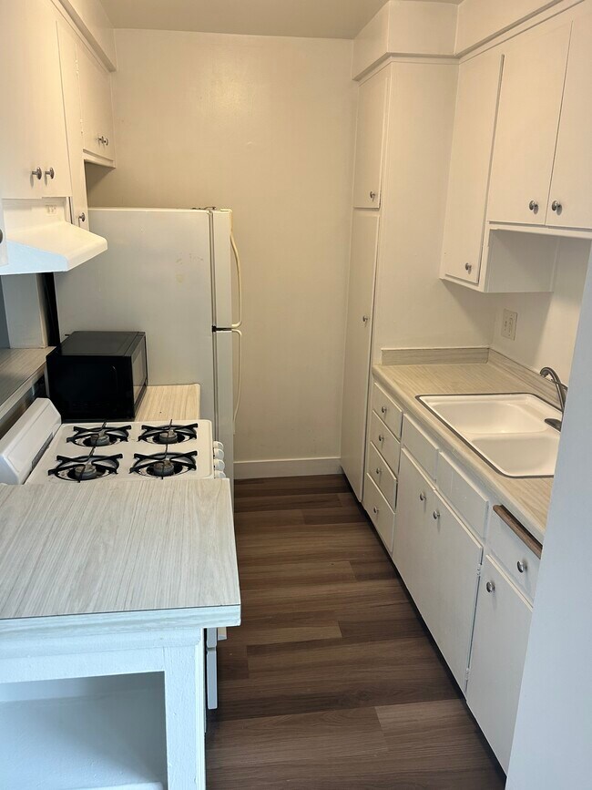 Foto del edificio - 1184 W 30th St