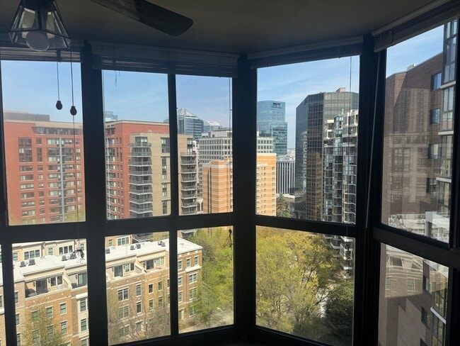 Foto del edificio - 1600 N Oak St