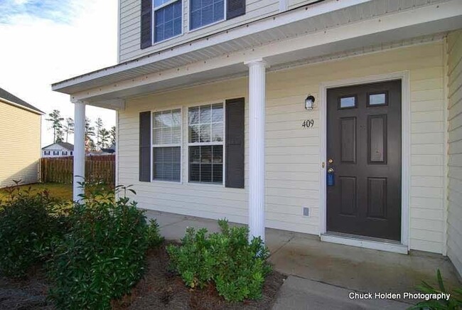 Building Photo - Charming 4 Bedroom Home Located in Jacob's...