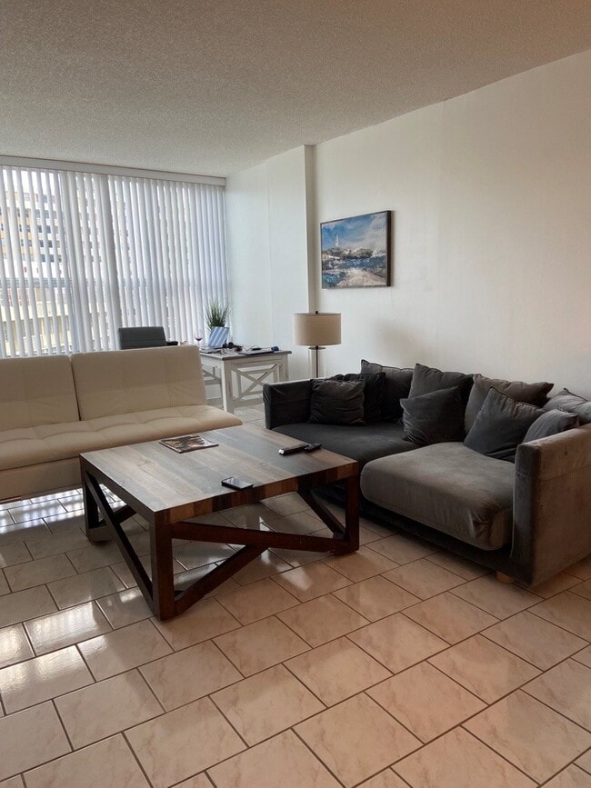 beautiful setting , fully decorated , Large screen TV - 1801 S Ocean Dr