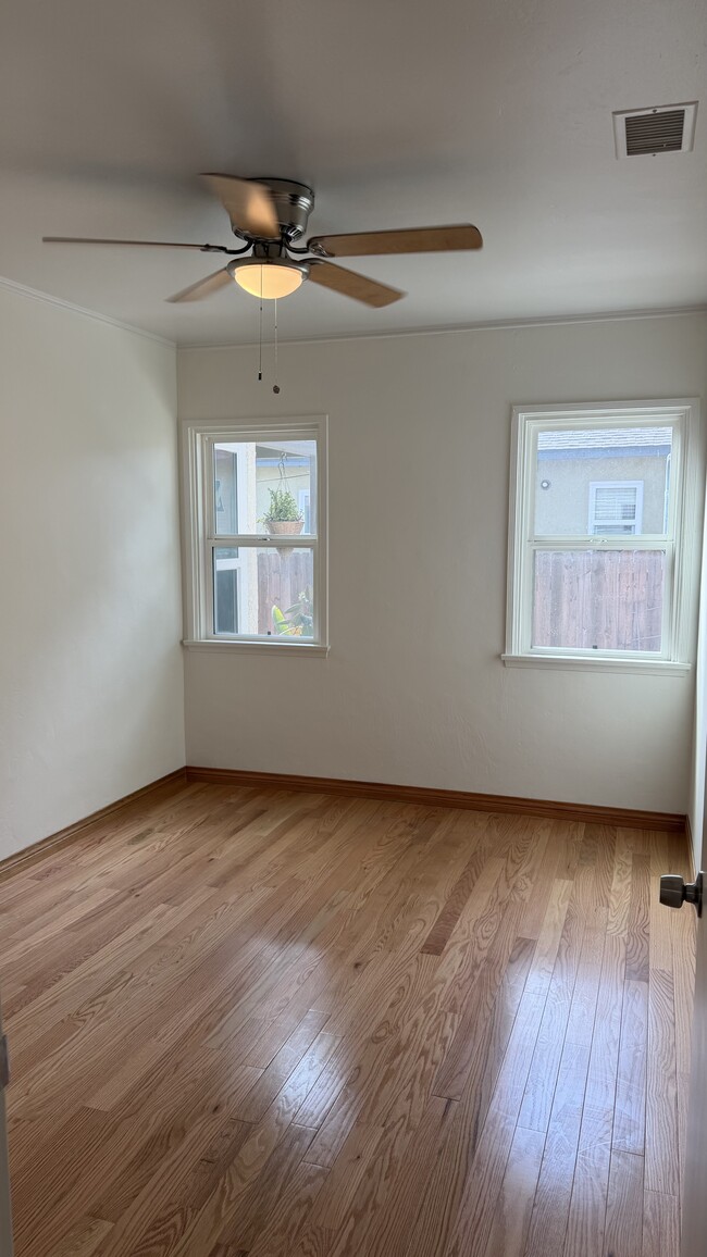 Building Photo - 4371 Overland Ave