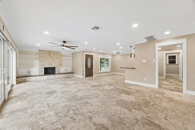 Building Photo - 37 Champions Colony E