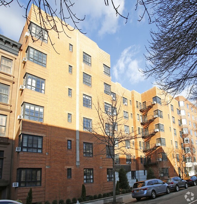 Building Photo - 140 8th Ave