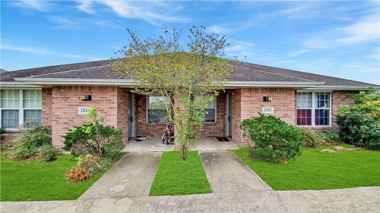 Foto principal - 3 Bed, 3 Bath Duplex in College Station