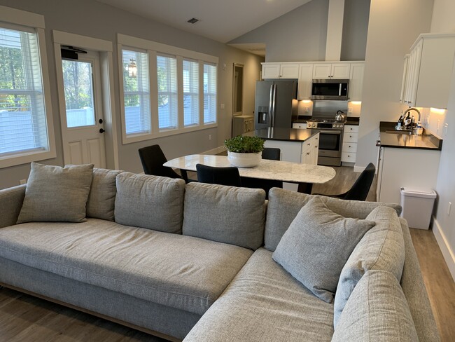 Living/Dining/Kitchen - 16524 Boones Ferry Rd