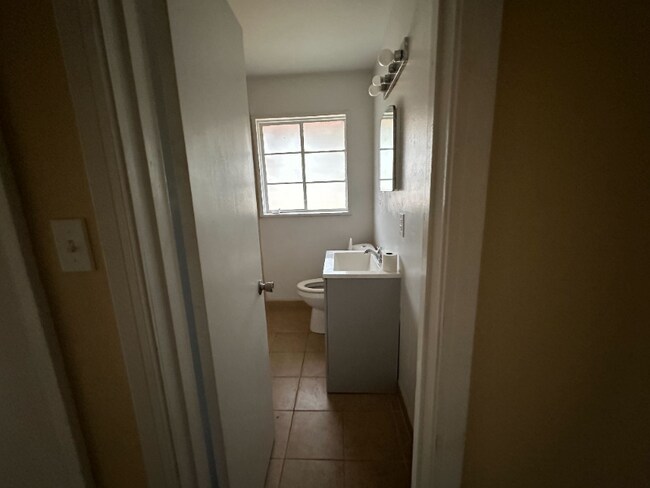 Building Photo - 1125 Rayfield Dr