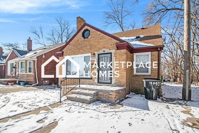 Building Photo - 18093 Mendota St