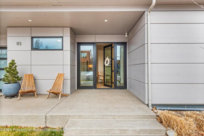 Building Photo - 113 Valley Ct