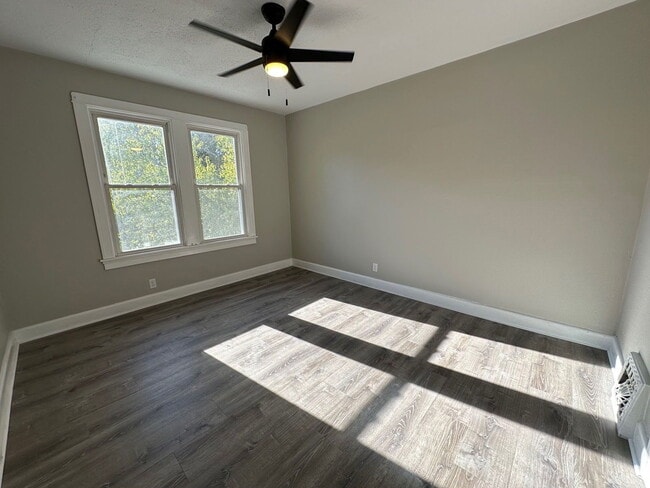 Foto del edificio - 114 N Missouri Ave