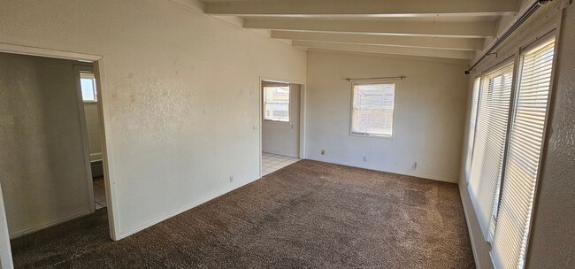 Building Photo - 424 N Alvord St