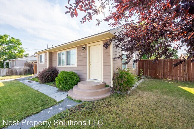 Building Photo - 3 br, 1 bath House - 3010 W Lakeside Dr.