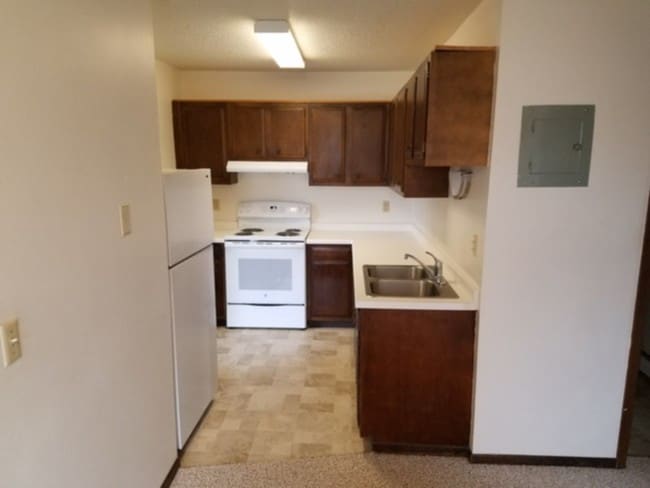 Building Photo - Two Bedroom Heat Paid and Garage