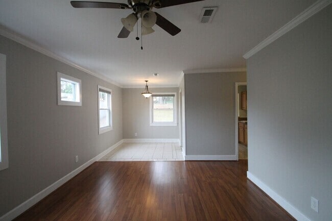 Building Photo - 942 McDow Dr