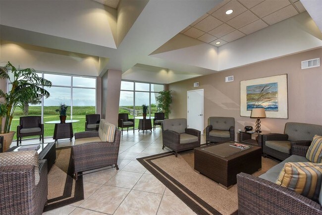Building Photo - 415 E Beach Dr