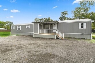 Building Photo - 21601 Dogwood Dr