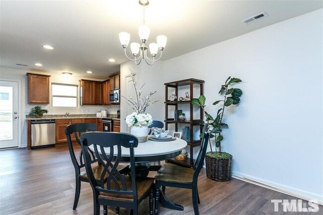 Foto del edificio - 3294 Ivy Wood Ln