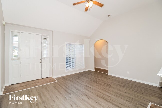 Foto del edificio - 8595 Shady Elm Dr