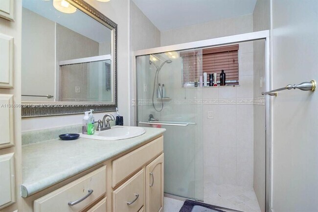Foto del edificio - 1217 NW 125th Terrace