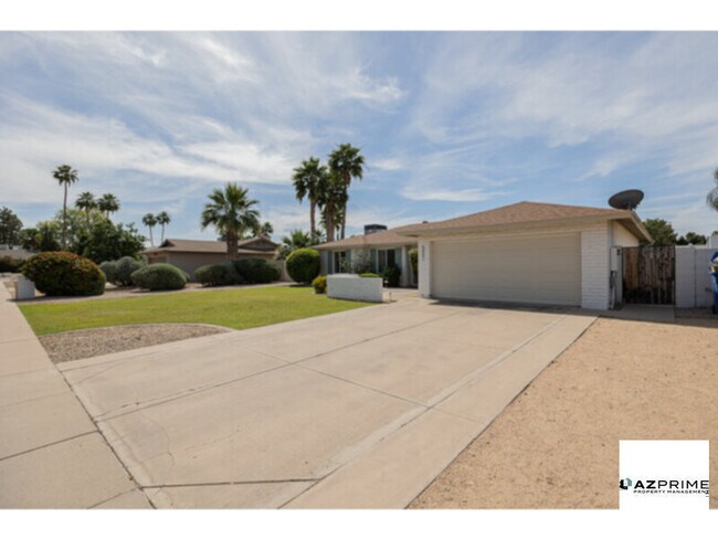 Building Photo - Beautiful 3/2 Scottsdale House - Oasis with Pool!