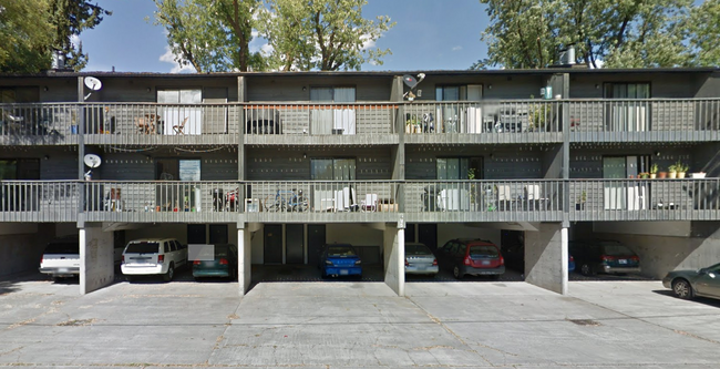 Building Photo - 605 NE Maple St