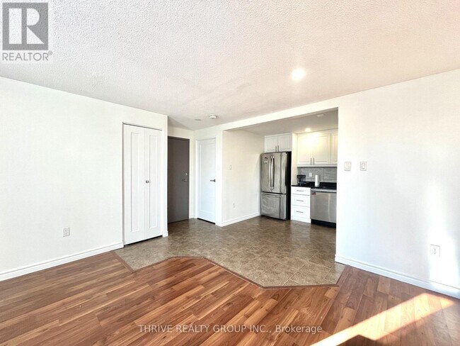 Photo du bâtiment - 1288 Commissioners Rd W