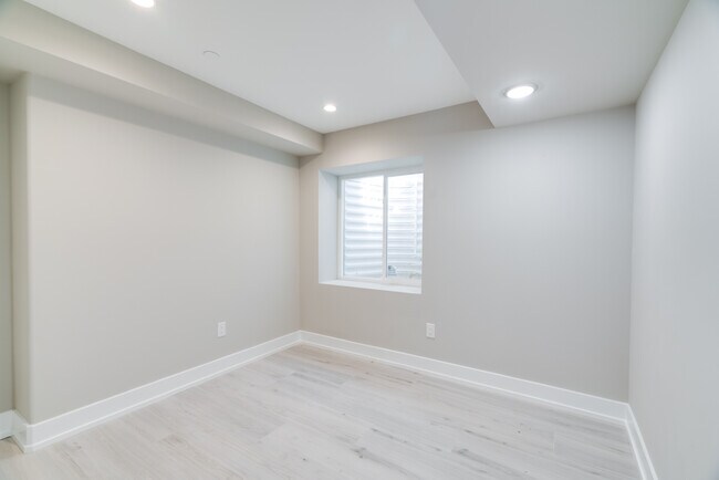 Foto del edificio - 2213 N Waterloo St