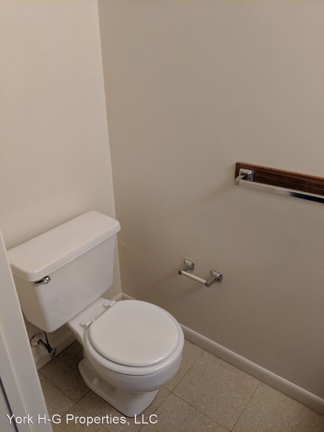 Building Photo - 2 br, 1.5 bath House - 1691 Long Drive