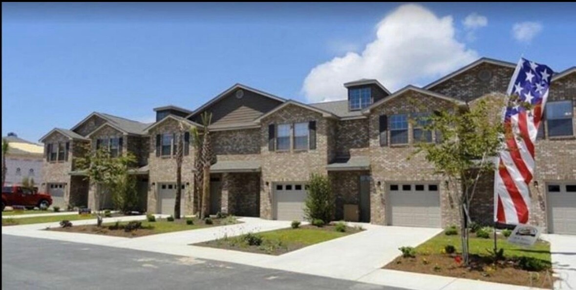 2127 Wilsons Plover Cir, Navarre, FL 32566 Townhome Rentals in