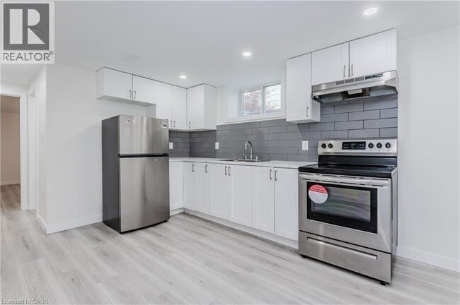 Building Photo - 514 Fallingbrook Dr