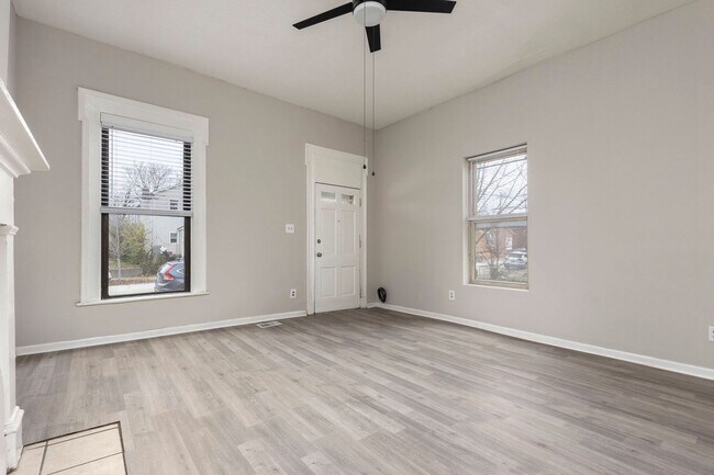 Foto del edificio - 726-728 W Saint Catherine Street