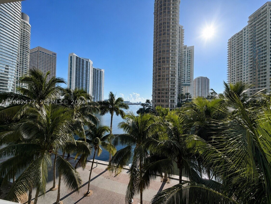 Building Photo - 465 Brickell Ave