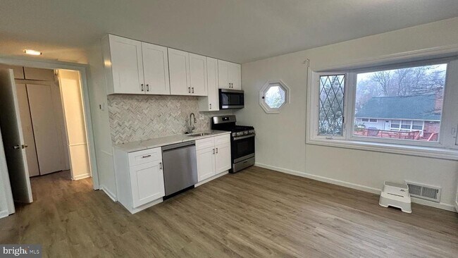 Foto del edificio - 402 Broadwood Dr