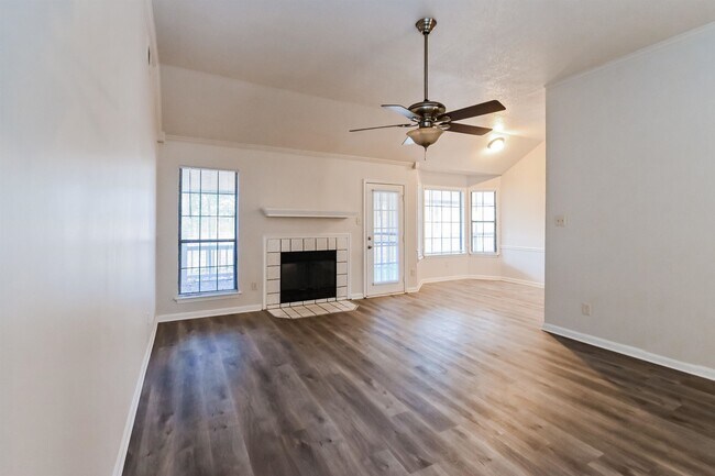 Foto del edificio - 4578 Bassett Hall Dr