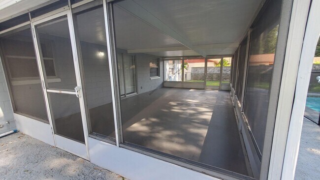 Building Photo - Charming 4-Bed, 2-Bath Home with Pool in Seffner, FL 33584