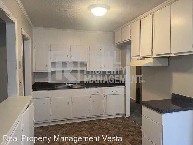 Foto del edificio - 3 br, 1 bath House - 3790 Travis Boulevard