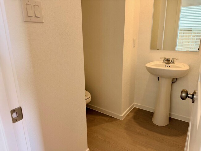 Foto del edificio - 921 Pertuso Ln