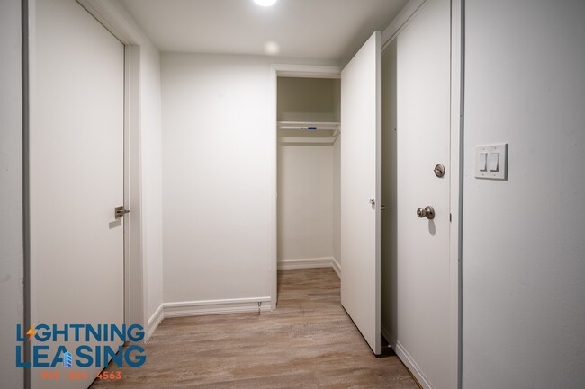 Building Photo - 1203-1203 Kings Rd