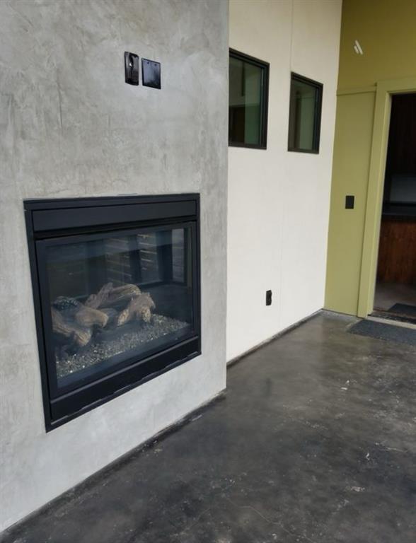 Building Photo - 607 Peacock Ln
