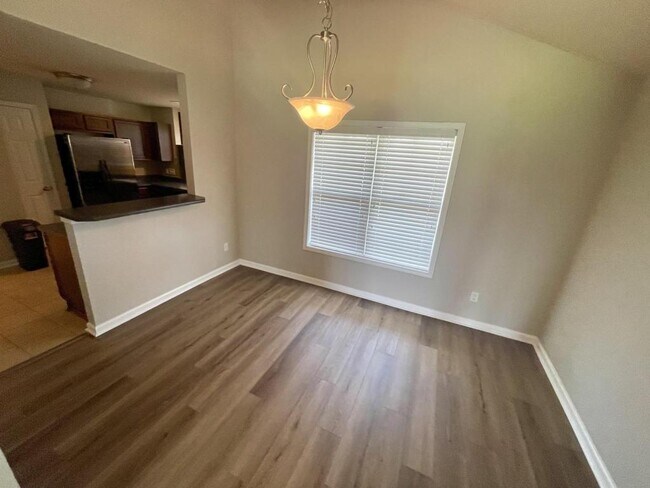 Foto del edificio - 180 Collinwood Dr